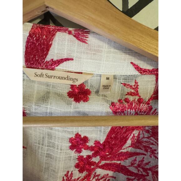 SOFT SURROUNDINGS Embroidered Floral Etienne
Tunic White Pink size medium - Picture 6 of 7